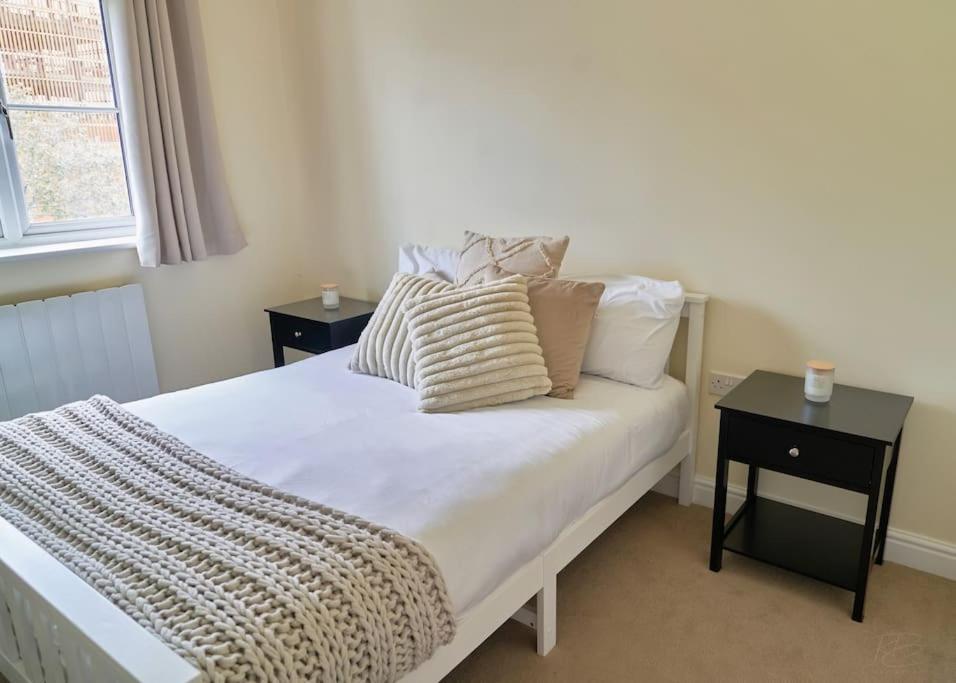 Stunning Luxury 2 Bed Apartment With En-Suite In Wokingham City Centre Екстериор снимка