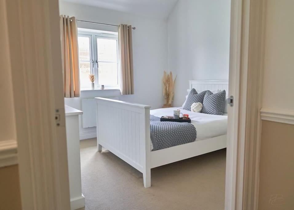 Stunning Luxury 2 Bed Apartment With En-Suite In Wokingham City Centre Екстериор снимка
