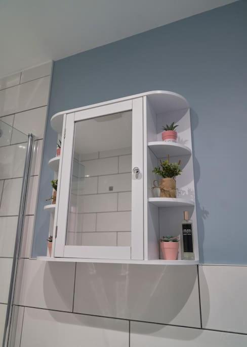 Stunning Luxury 2 Bed Apartment With En-Suite In Wokingham City Centre Екстериор снимка