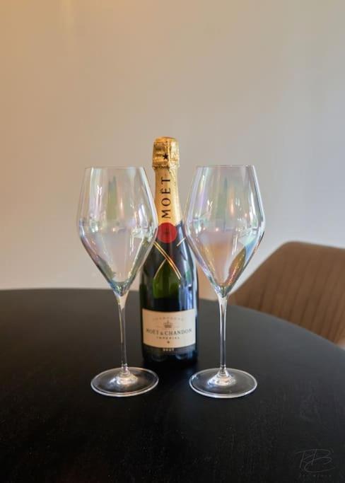 Stunning Luxury 2 Bed Apartment With En-Suite In Wokingham City Centre Екстериор снимка