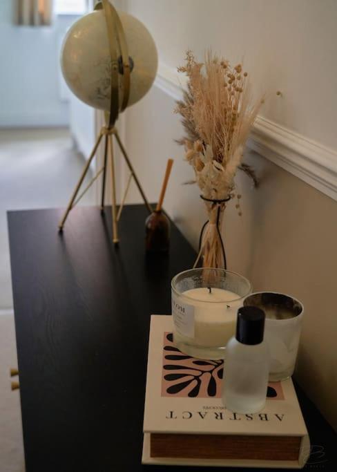 Stunning Luxury 2 Bed Apartment With En-Suite In Wokingham City Centre Екстериор снимка