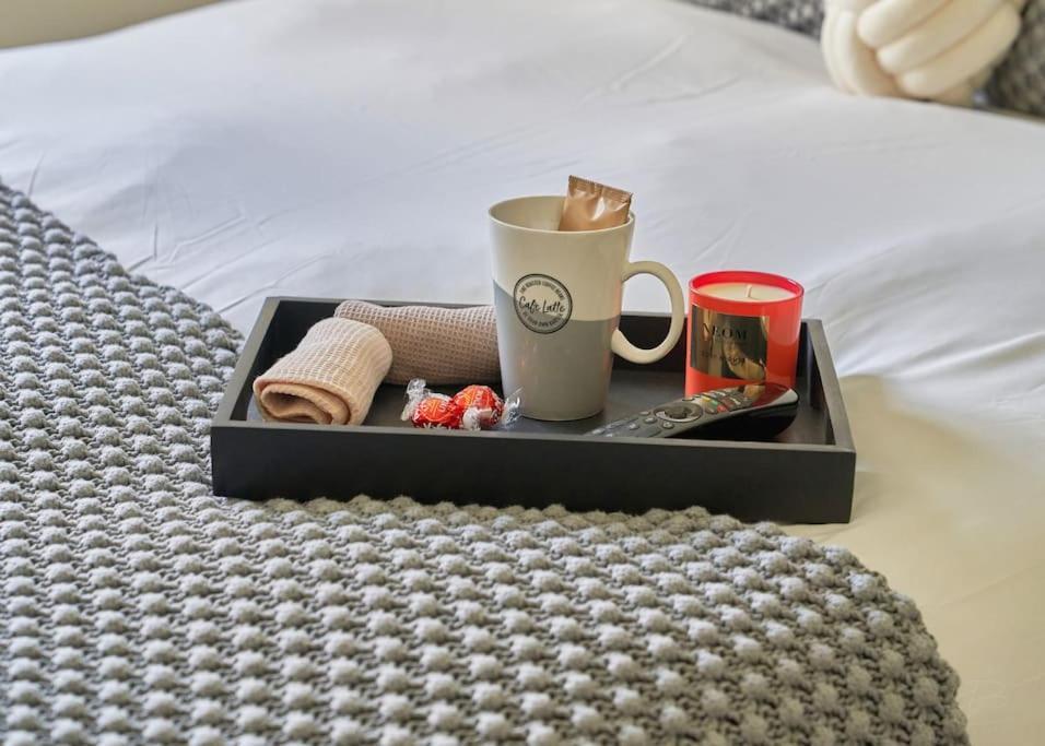Stunning Luxury 2 Bed Apartment With En-Suite In Wokingham City Centre Екстериор снимка